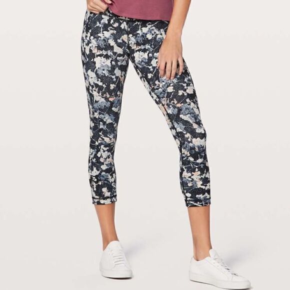 Lululemon Speed Up Crop 20" Legging
Spring Bloom Multi Women's Size 10 - Picture 15 of 17